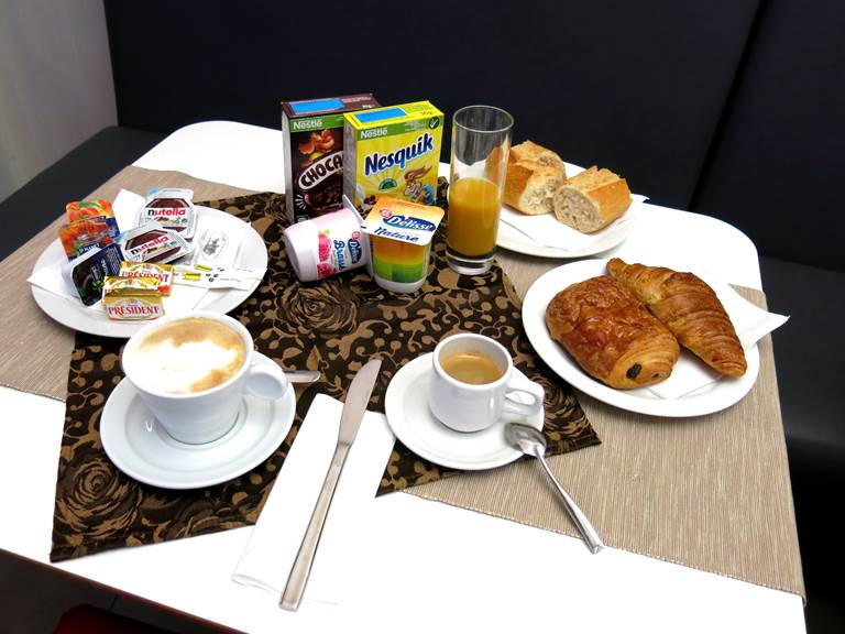 Nos vienoisseries sont cuites dans nôtre four et nôtre petit dejeuner continental est au prix de 6€ par personne.